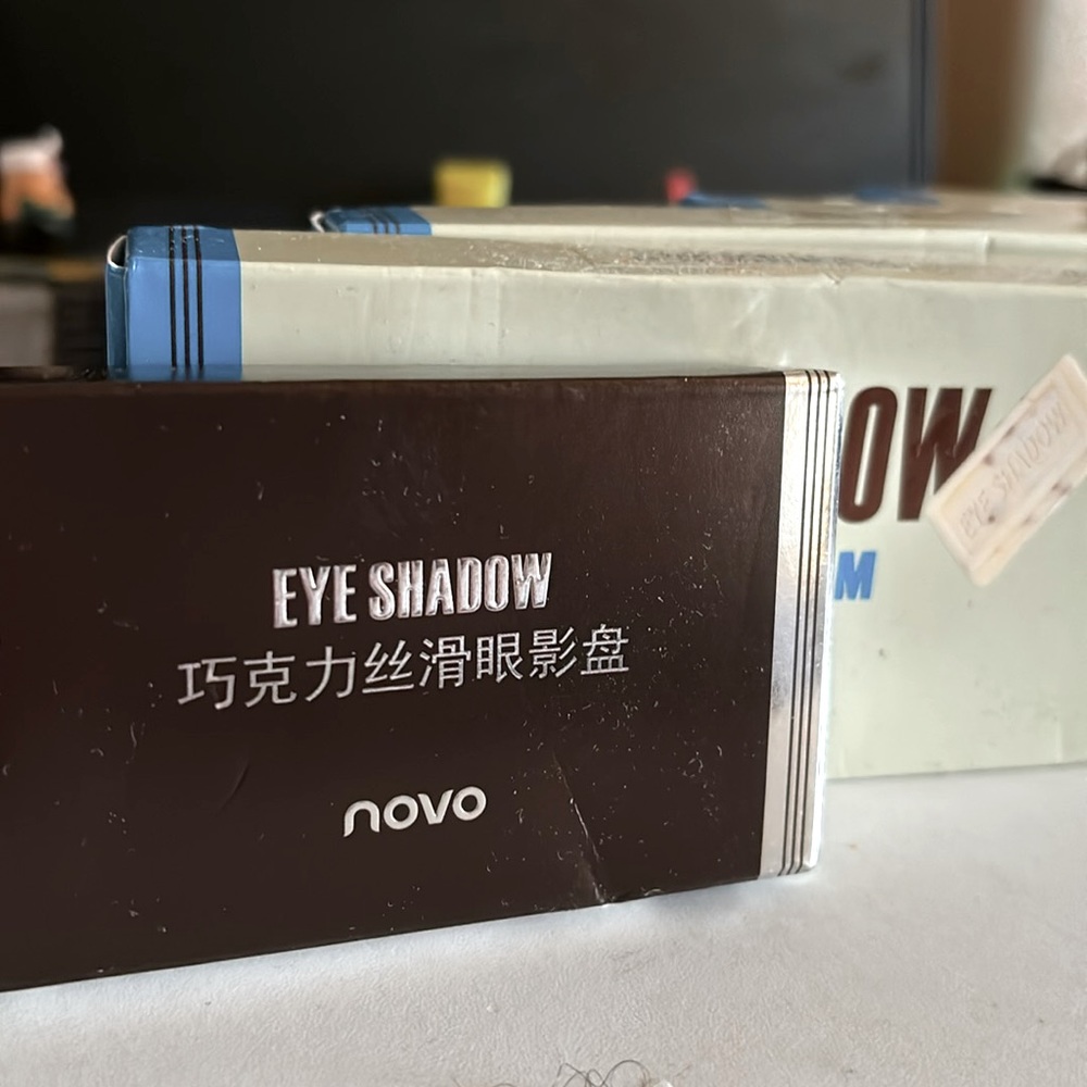 Novo Limited Edition Eyeshadow palette